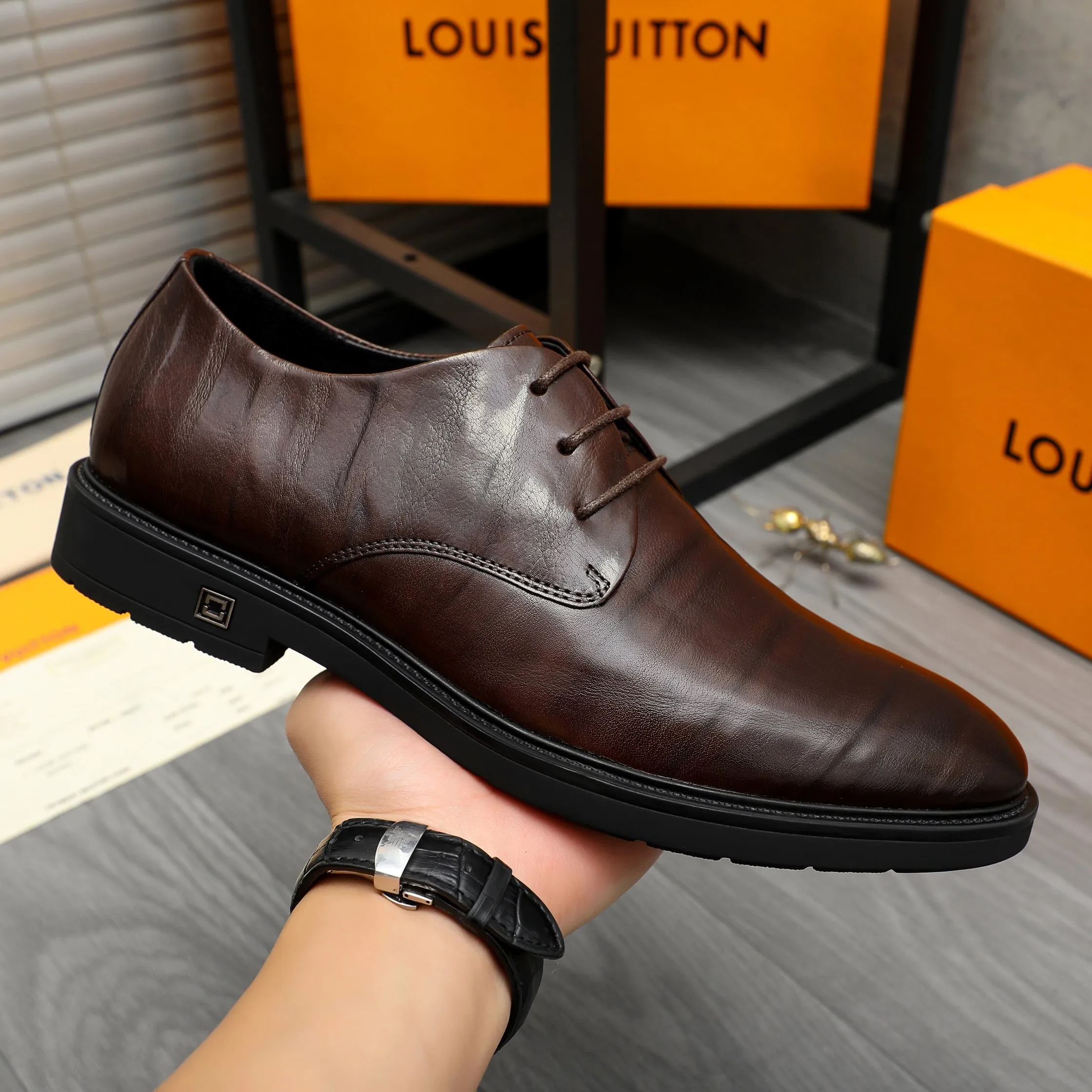 Men's shoes 💰p442 Product trademark: LV (Louis Vuitton) business lace-up leather shoes Regular size: 38-46 (45.46 custom-made, non-refundable) Product materials: Selected high-quality color-brushed cowhide upper, cowhide lining, rubber outsole